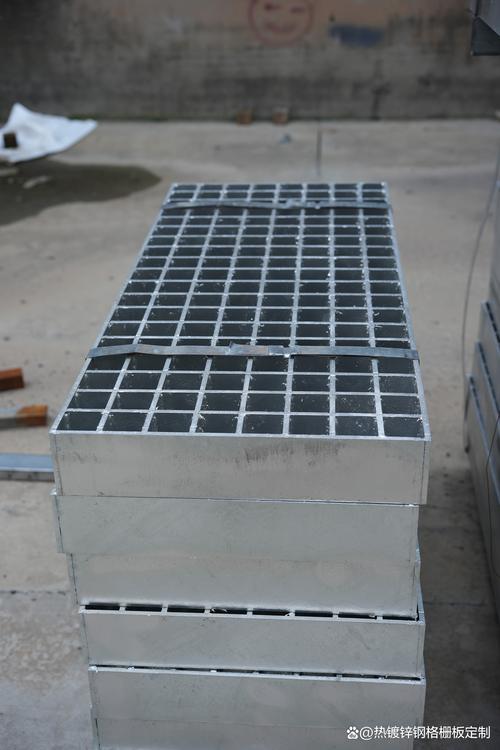 型钢格板尺寸规格型号参数表 插接型钢格板是工业领域常用的格栅产品